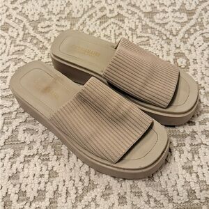 Cushionare Chic Beige Slide Sandals